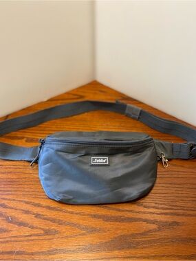 The Foldie anti theft crossbody